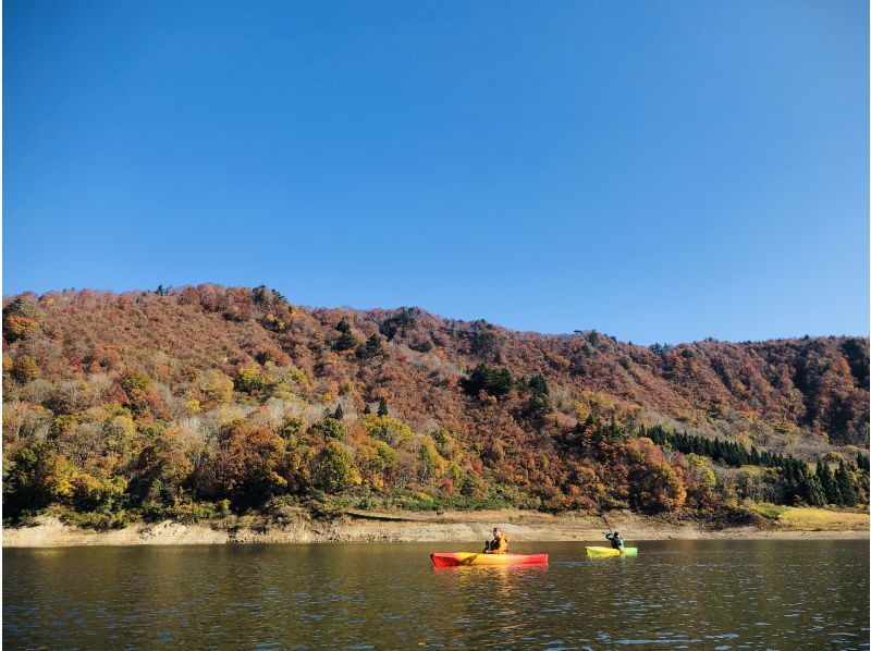 【東北・山形】白川湖カヌーツアー！暑い夏こそ水遊び★ガイド付き2時間コースで初心者・ファミリーも安心＆写真プレゼントの紹介画像