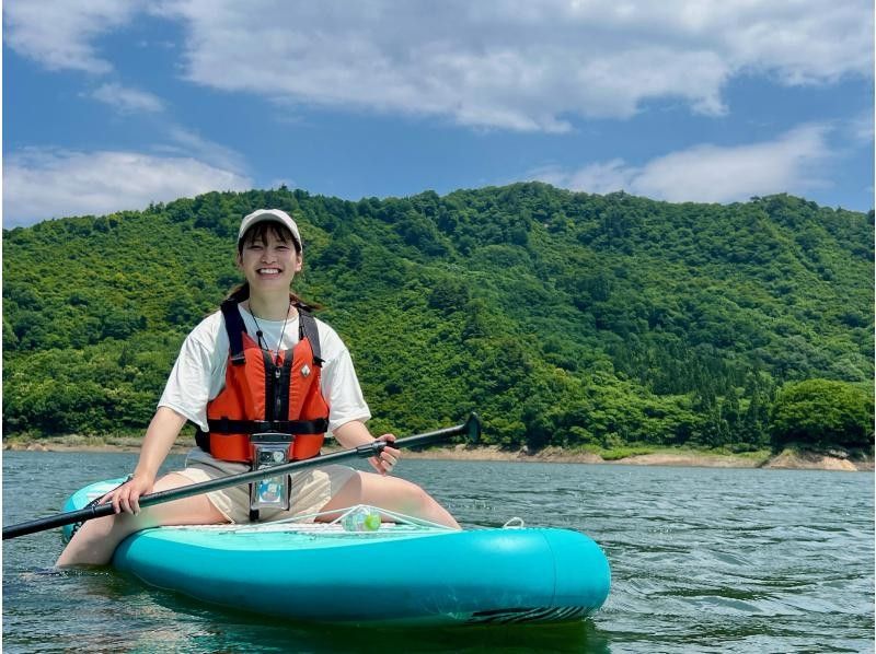 [Tohoku/Yamagata] Lake Shirakawa SUP tour! Have fun in the water during the hot summer ★ Guided 2-hour course for beginners and families with peace of mind & photo giftの紹介画像