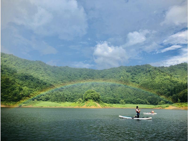 【東北・山形】白川湖SUPツアー！暑い夏こそ水遊び★ガイド付き2時間コースで初心者・ファミリーも安心＆写真プレゼントの紹介画像