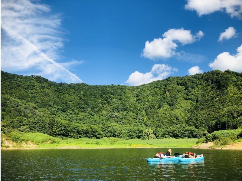 【東北・山形】白川湖SUPツアー！暑い夏こそ水遊び★ガイド付き2時間コースで初心者・ファミリーも安心＆写真プレゼントの紹介画像