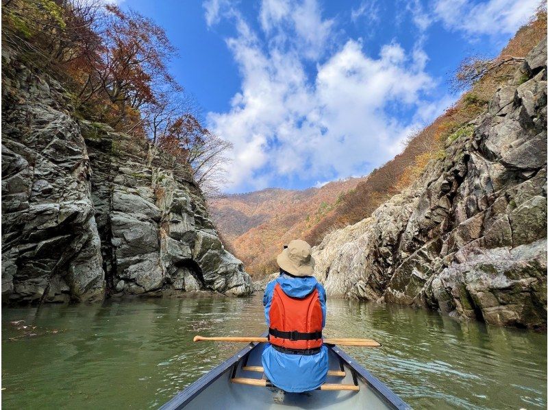 【山形・小国】赤芝峡カヌーツアー！迫る山肌と峡谷を流れる冒険アドベンチャー（ガイド付2時間ツアー、経験者向け）の紹介画像