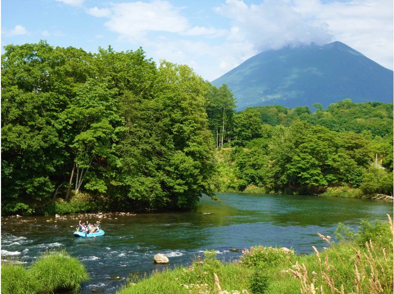 Hokkaido Recommended sightseeing spots with children Niseko Shiribetsu River Rafting course overlooking Mt. Yotei