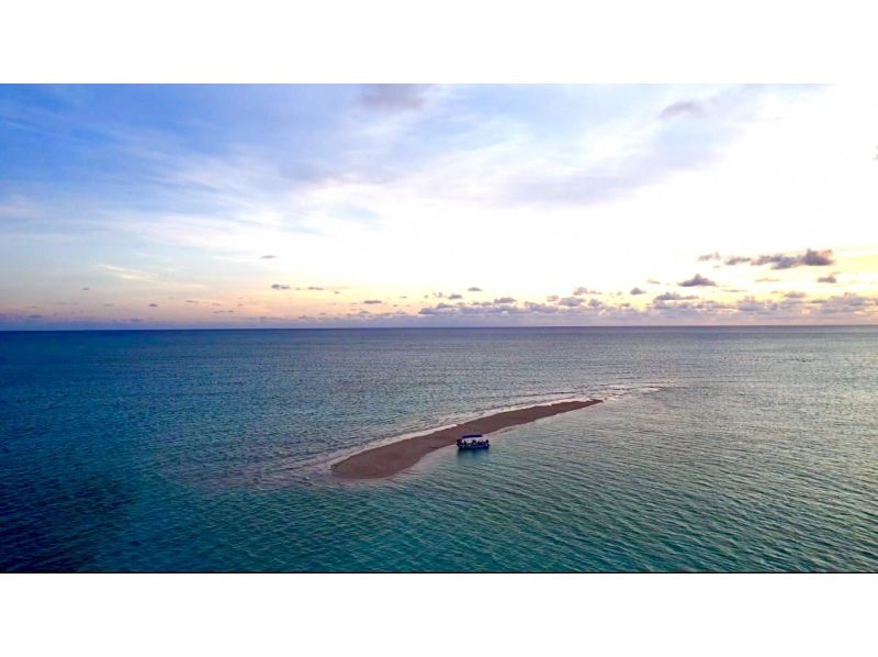 [Miyakojima's most popular activity] Go by boat to the [Phantom Uni Beach Tour] (free drone photography) Arrive at the beach in 5 minutes (about 1.5 hours) の紹介画像