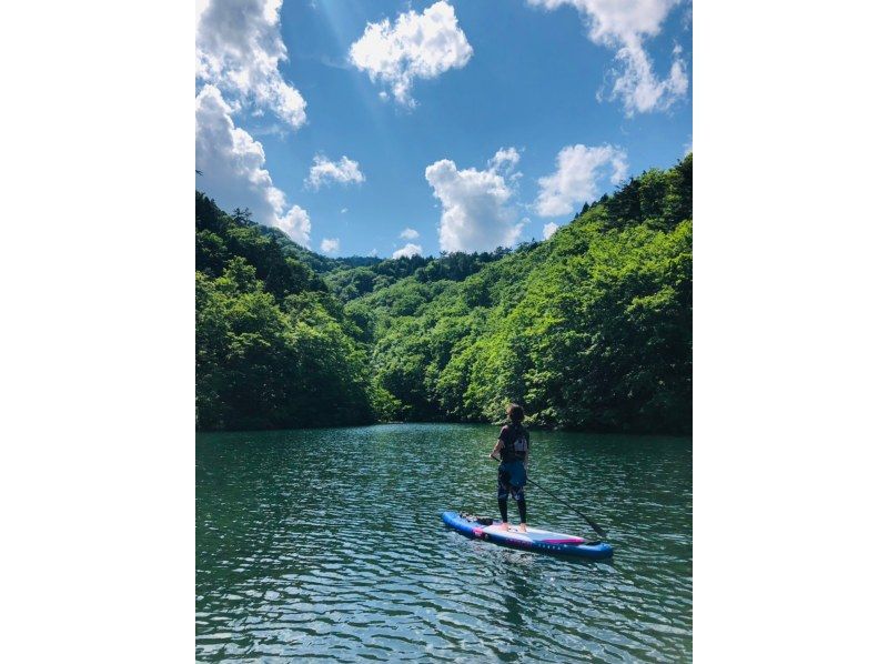 [Minakami, Gunma] Enjoy it according to the season! Lake SUP experience to enjoy the great outdoors! Free photo gift♪の紹介画像