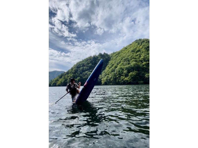 [Minakami, Gunma] Enjoy it according to the season! Lake SUP experience to enjoy the great outdoors! Free photo gift♪の紹介画像