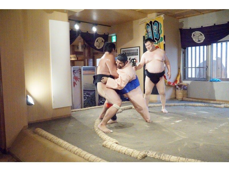 [Ryogoku, Tokyo] Experience traditional Japanese culture <Sumo show & chanko lunch (held in English)> "Would you like to try your hand at sumo?"の紹介画像