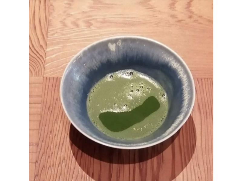 [อิชิกาวะ / คานาซาว่า] สัมผัสพิธีชงชาและท่าทางแบบญี่ปุ่นในชุดกิโมโนの紹介画像
