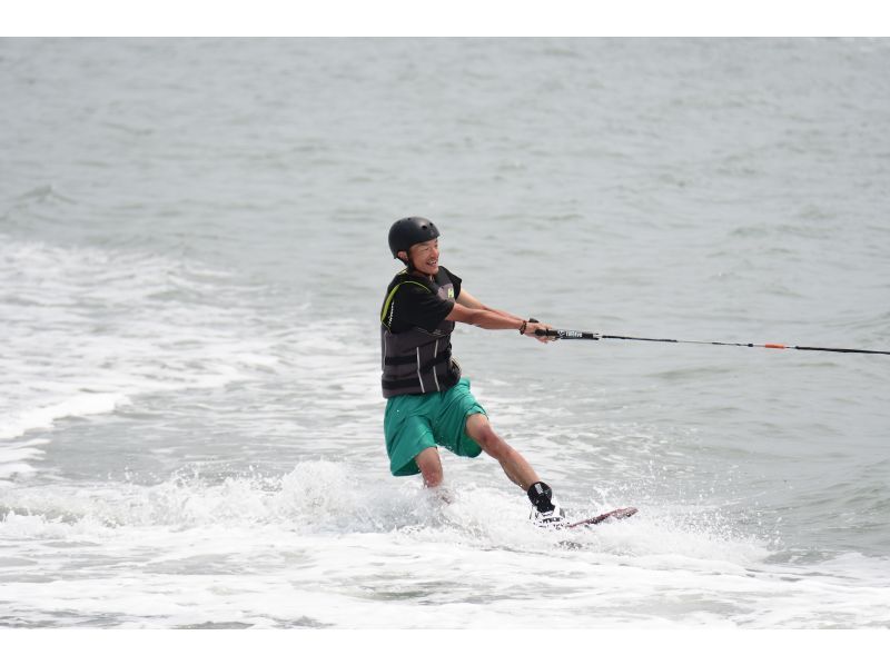[Fukuoka/Yukuhashi] Run on the surface of the sea with a wakeboard! <For experienced people *10 min>