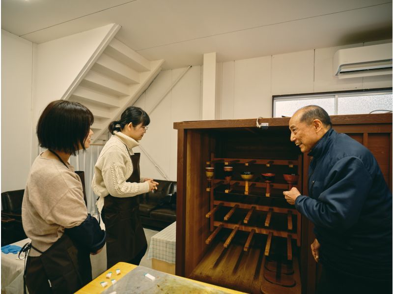 [Fukui/Sabae] Learn from craftsmen of traditional crafts and Echizen lacquerware Wiping lacquer craftsman experience of wooden traysの紹介画像
