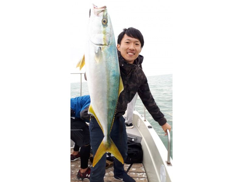 [โตเกียว/ฮาเนดะ] 5 ชั่วโมง ปลากระพงแดง ปลาคัทลาส และผักบิน! คุณยังสามารถแนะนำร้านที่คุณสามารถกินปลาที่คุณจับได้!の紹介画像
