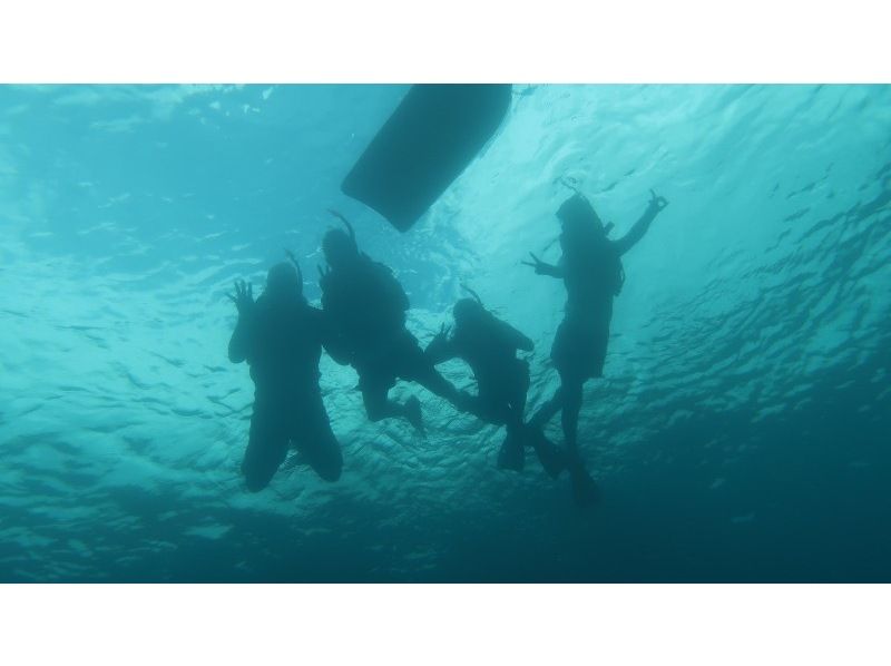 [Okinawa Oujima] "Only one group" Complete charter system ☆ Happy experience! A luxury plan of SUP & snorkel on a remote island that can be reached by car! High-definition camera photo present!の紹介画像