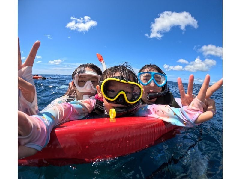 【石垣島】青の洞窟探検&ウミガメシュノーケル★4年連続ウミガメ遭遇率100%『1～5名の少人数制』体験時間1.5時間/写真・機材・送迎無料の紹介画像
