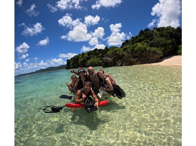 【石垣島】青の洞窟探検&ウミガメシュノーケル★4年連続ウミガメ遭遇率100%『1～5名の少人数制』体験時間1.5時間/写真・機材・送迎無料の紹介画像