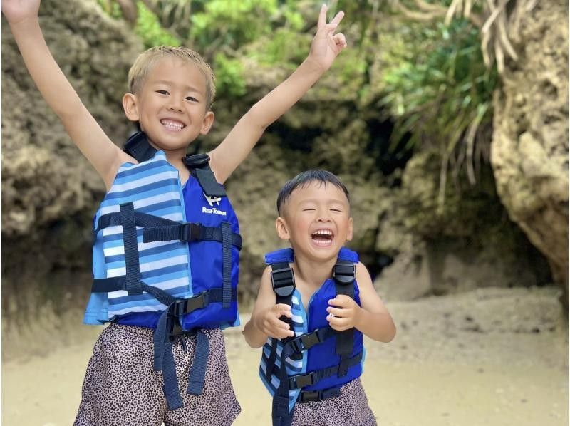 【石垣島】青の洞窟探検&ウミガメシュノーケル★4年連続ウミガメ遭遇率100%『1～5名の少人数制』体験時間1.5時間/写真・機材・送迎無料の紹介画像