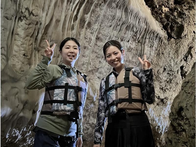 【石垣島】青の洞窟探検&ウミガメシュノーケル★4年連続ウミガメ遭遇率100%『1～5名の少人数制』体験時間1.5時間/写真・機材・送迎無料の紹介画像