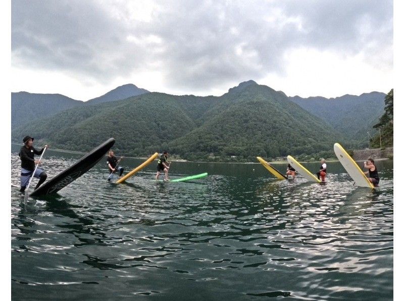 【山梨・西湖】富士山麓の神秘的な湖、西湖でSUP体験！