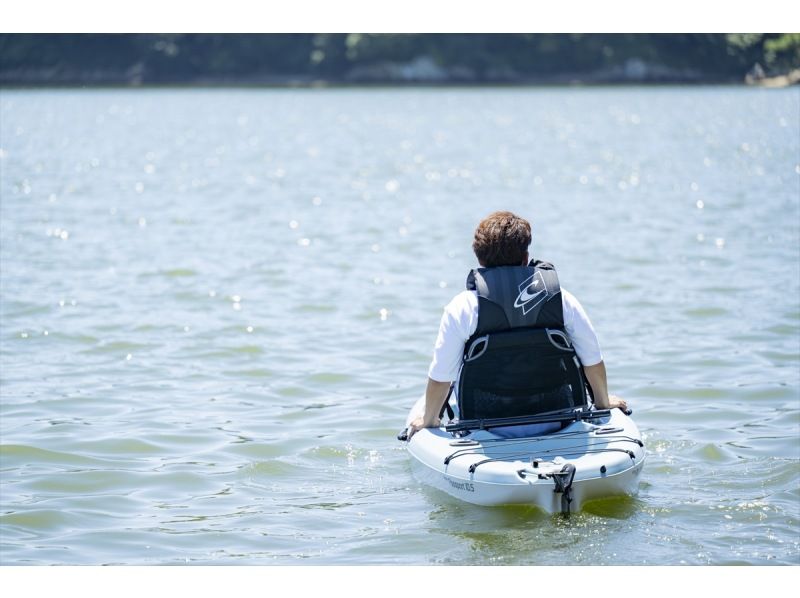 【浜松・浜名湖】１人乗りペダルカヤック/手ぶらでOK♪普段着のまま湖上散歩体験！の紹介画像