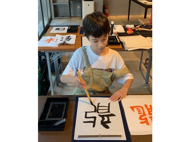 [Tokyo / Shimbashi / Ginza area] Calligraphy (Japanese Calligraphy) experience! 3 minutes on foot from Shimbashi Station, OK for one person!の紹介画像