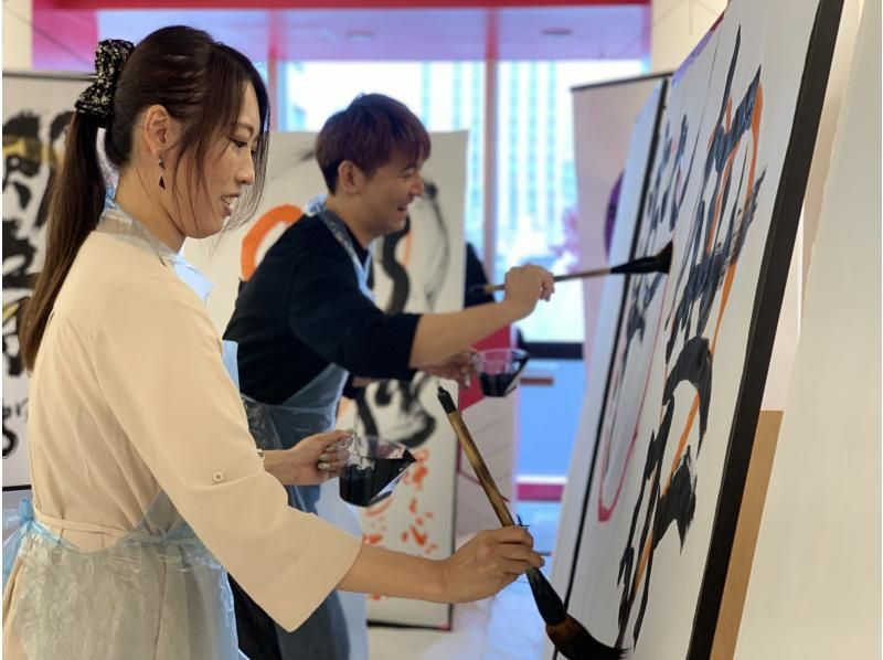 [Tokyo Asakusa] Large calligraphy experience! <With Japanese sweets and drinks>