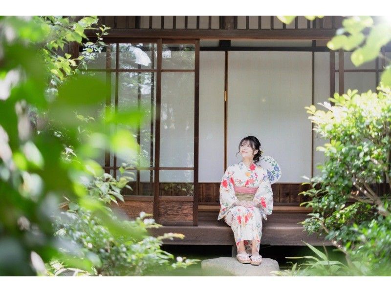 [Kyoto Higashiyama] Kimono rental for one person + location shooting experience with photographer + retouched dataの紹介画像
