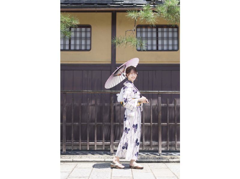 [Kyoto Higashiyama] Location photoshoot experience with a photographer + corrected dataの紹介画像