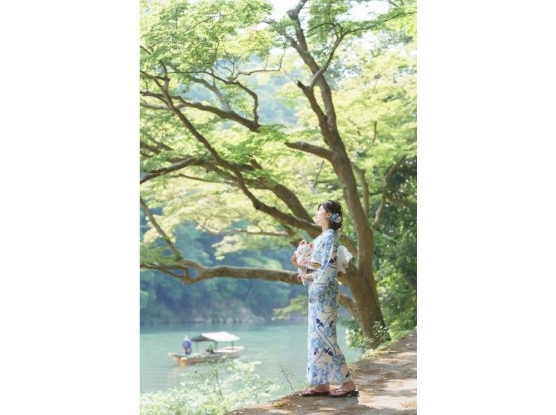 [Osaka] Kimono rental for one person + location shooting experience with a photographer + retouched dataの紹介画像