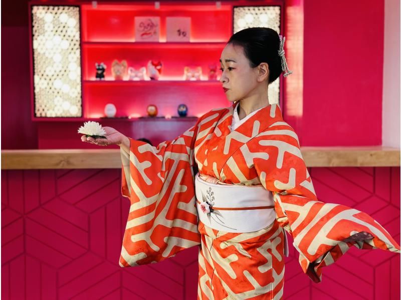 [Tokyo, Asakusa] First experience of Japanese dance "Sakura Sakura" dance and yukata dressing <Japanese sweets included>の紹介画像