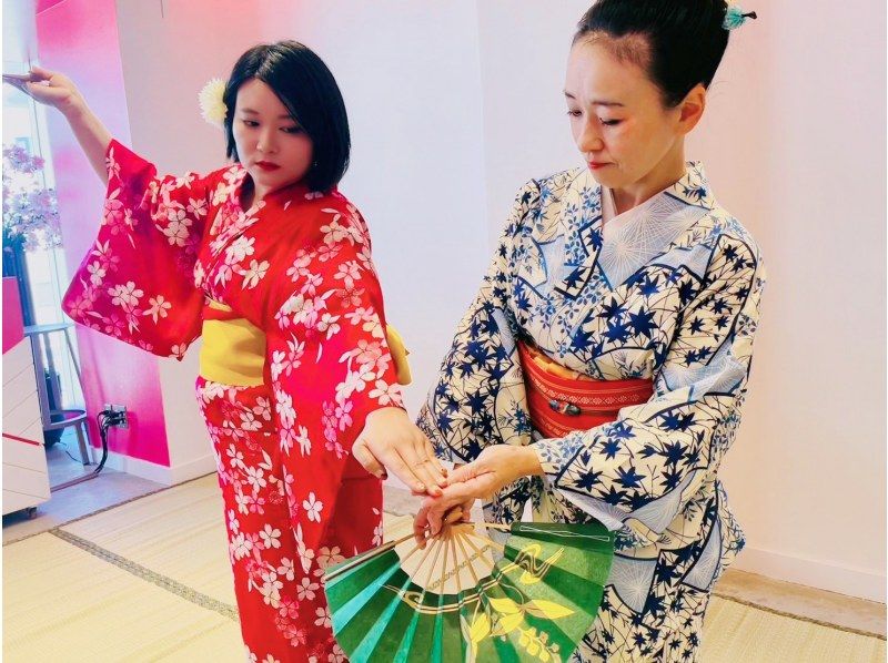 [Tokyo, Asakusa] First experience of Japanese dance "Sakura Sakura" dance and yukata dressing <Japanese sweets included>の紹介画像