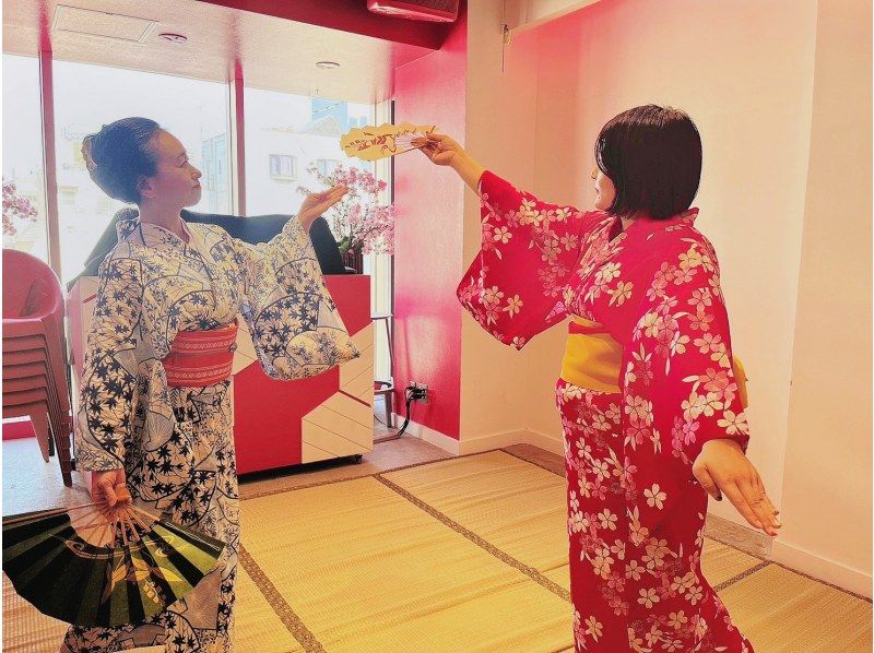 [Tokyo, Asakusa] First experience of Japanese dance "Sakura Sakura" dance and yukata dressing <Japanese sweets included>の紹介画像