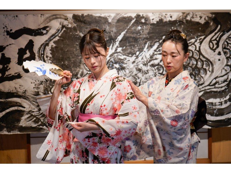 [Tokyo, Asakusa] First experience of Japanese dance "Sakura Sakura" dance and yukata dressing <Japanese sweets included>の紹介画像