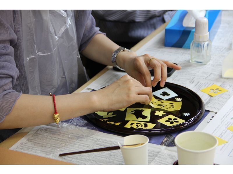 English OK! [Tokyo/Nihonbashi] Makie experience at a 100-year-old lacquerware specialty storeの紹介画像