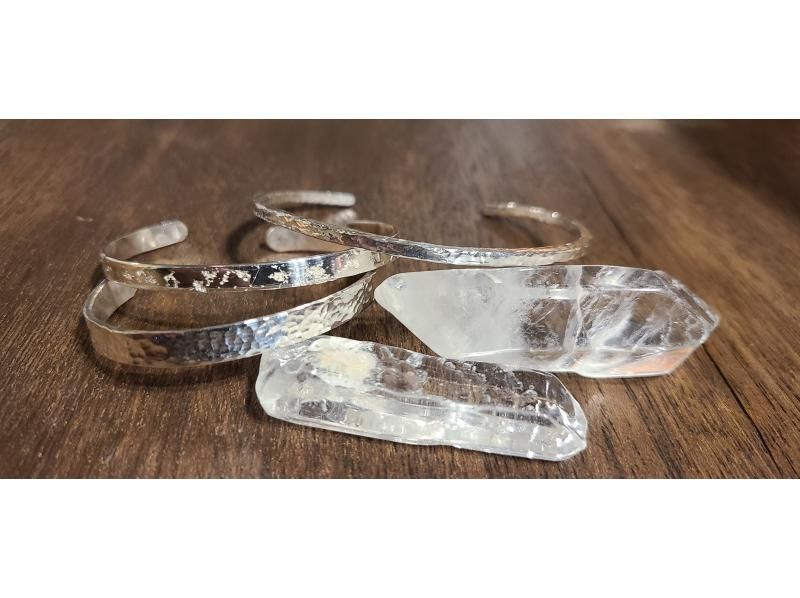 [Kyoto/Kita Ward] 90 minute bangle making experience! Silver, brass! Engraving is also possible ★ Beginners, families, and couples are welcome (reservations can be made until the morning of the day)の紹介画像