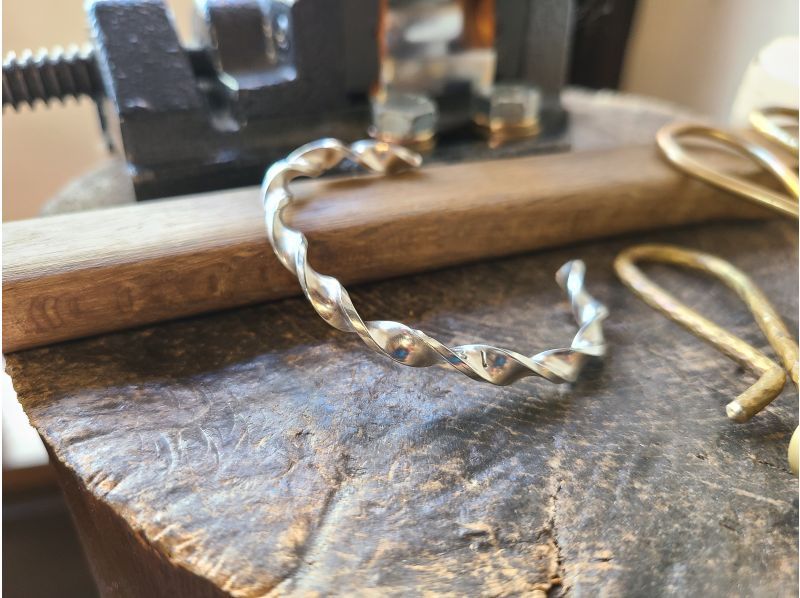 [Kyoto/Kita Ward] 90 minute bangle making experience! Silver, brass! Engraving is also possible ★ Beginners, families, and couples are welcome (reservations can be made until the morning of the day)の紹介画像