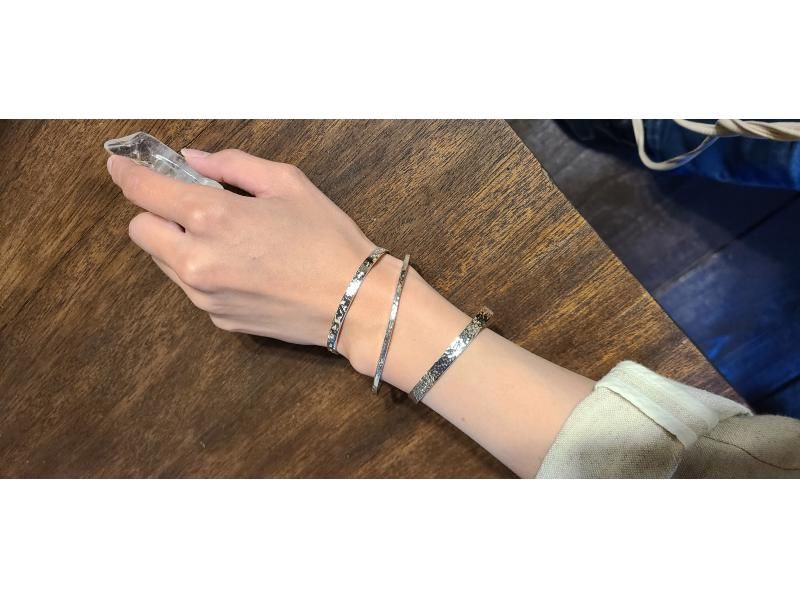 [Kyoto/Kita Ward] 90 minute bangle making experience! Silver, brass! Engraving is also possible ★ Beginners, families, and couples are welcome (reservations can be made until the morning of the day)の紹介画像