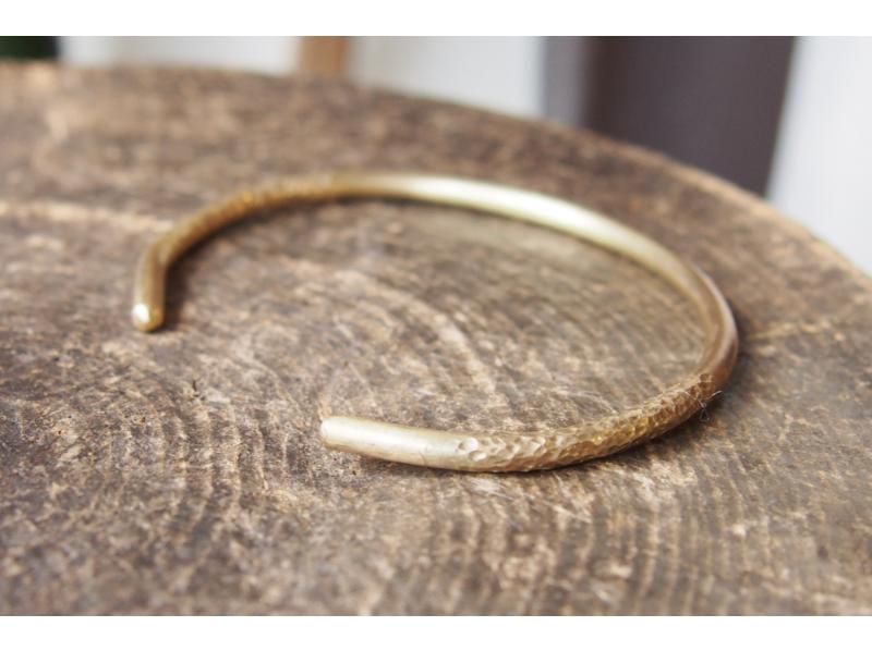 [Kyoto/Kita Ward] 90 minute bangle making experience! Silver, brass! Engraving is also possible ★ Beginners, families, and couples are welcome (reservations can be made until the morning of the day)の紹介画像