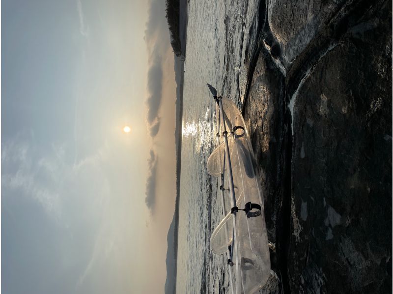 【沖縄・久米島】クリアカヤックで素敵な夕焼けをみよう！クリアカヤックレンタルの紹介画像
