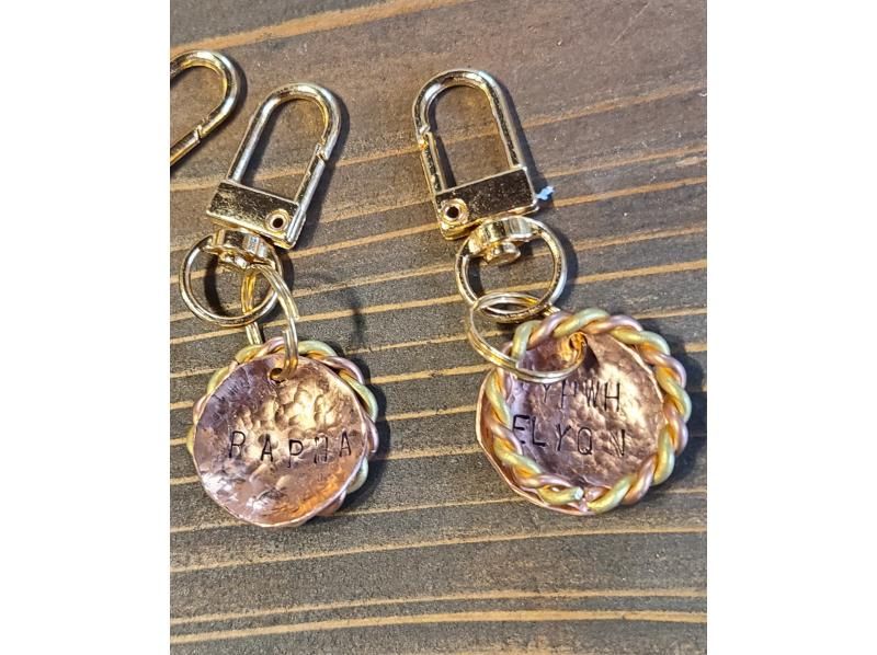 [Kyoto/Kita Ward] 90 minutes experience making tags with brass! Pet tags and key chains ★Beginners, families, and couples welcome (reservations accepted until the morning of the day)の紹介画像
