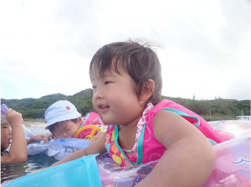 【3歳以下無料】1歳〜OKのビーチシュノーケリング！水中写真&餌付け体験付き！美ら海近く！ご家族・カップル・友達の紹介画像
