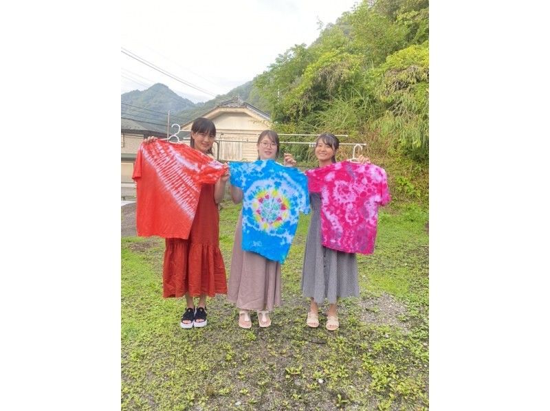 [Tokushima, Oboke and Koboke] Tie-dyeing experience - Dye your own T-shirt! (One T-shirt for free)の紹介画像