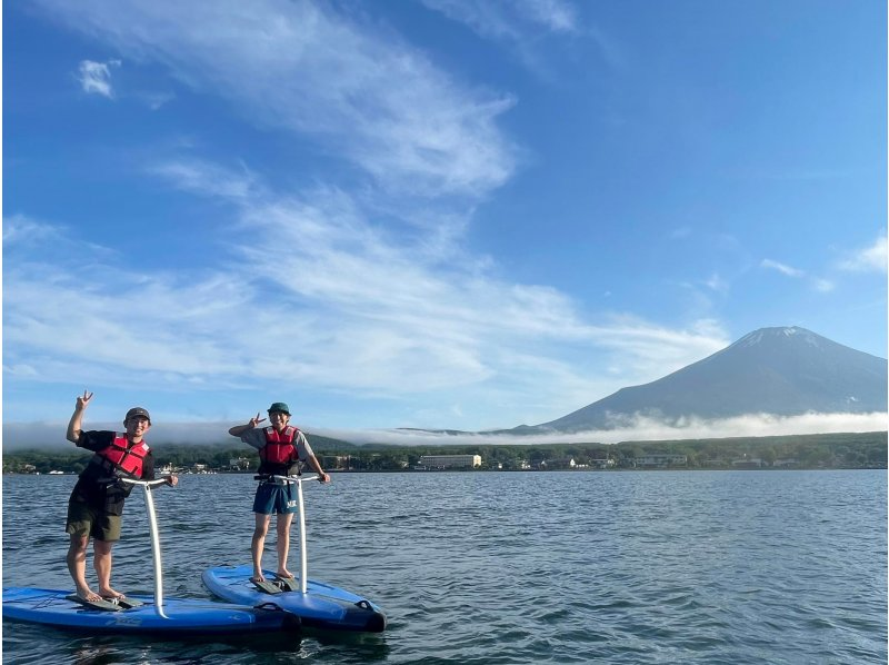 [ไม่จำเป็นต้องสวมชุดว่ายน้ำ มีการถ่ายภาพริมทะเลสาบให้ด้วย] เดินเล่นบนทะเลสาบ Mount Fuji Step SUP (Stand Up Paddle)!の紹介画像