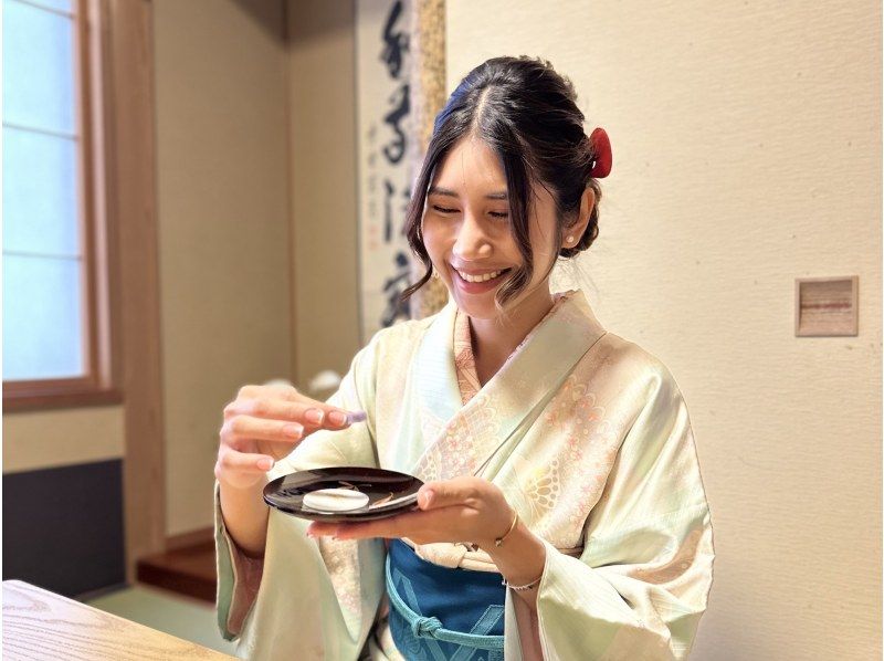 [โตเกียว ชินากาว่า] พิธีชงชาของแท้ การแต่งกายด้วยชุดกิโมโน และการถ่ายภาพの紹介画像