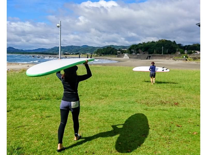【高知・黒潮町／土佐清水】人も少ない綺麗な海で半日！初心者対象！サーフィンスクール体験！の紹介画像