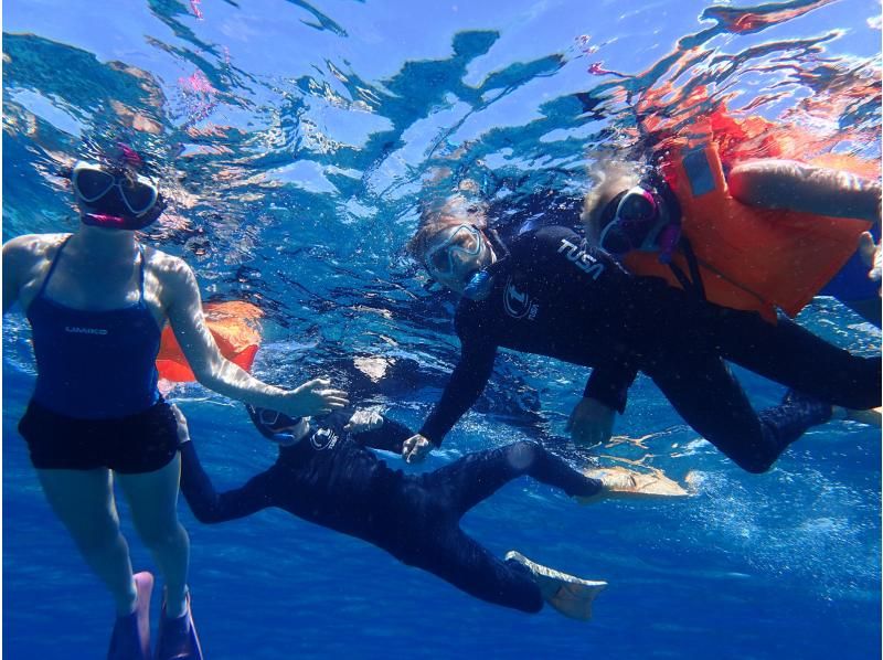 [Departing from Naha] ★Free photos and videos, discount for 2 people, 3-site tour, rental included. Kerama Islands experience 2 dives & snorkeling ★Whale watching included from January to Marchの紹介画像