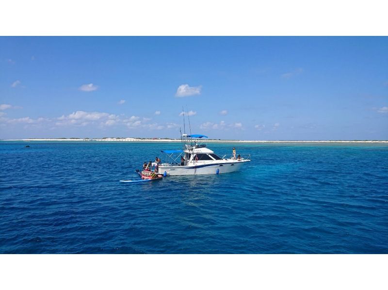 【9月・10月限定】【宜野湾発・慶良間チービシ近海】1日で沖縄の海遊びを満喫・遊びつくす貸切クルーズフルコース！の紹介画像