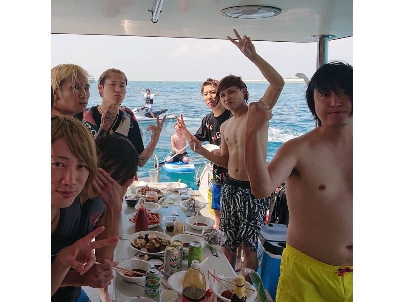 【9月・10月限定】【宜野湾発・慶良間チービシ近海】1日で沖縄の海遊びを満喫・遊びつくす貸切クルーズフルコース！の紹介画像