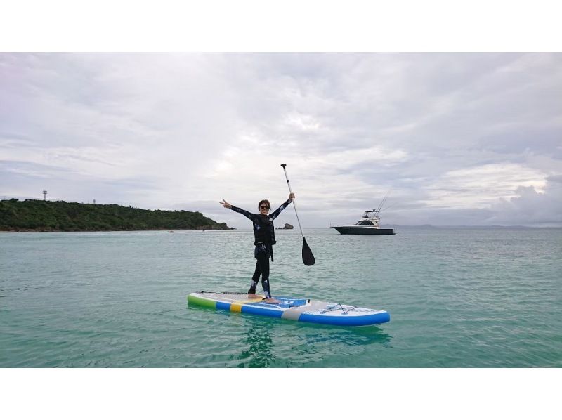 【9月・10月限定】【宜野湾発・慶良間チービシ近海】1日で沖縄の海遊びを満喫・遊びつくす貸切クルーズフルコース！の紹介画像