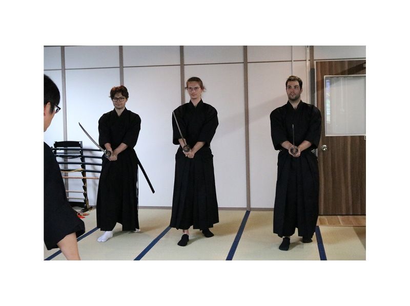 [โอซาก้า/นัมบะ/นิฮงบาชิ] ทดลองตัดประสบการณ์ด้วยดาบญี่ปุ่น! คำแนะนำโดย Isao Machii ปรมาจารย์ Iaijutsu อันดับหนึ่งของโลก สัมผัสประสบการณ์สุดยอดวัฒนธรรมซามูไร หลักสูตรพิเศษの紹介画像