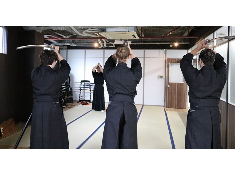 [Osaka/Namba/Nihonbashi] Trial cutting experience with a Japanese sword! Guidance by Isao Machii himself, the world's number one Iaijutsu master Experience the ultimate samurai culture Special courseの紹介画像