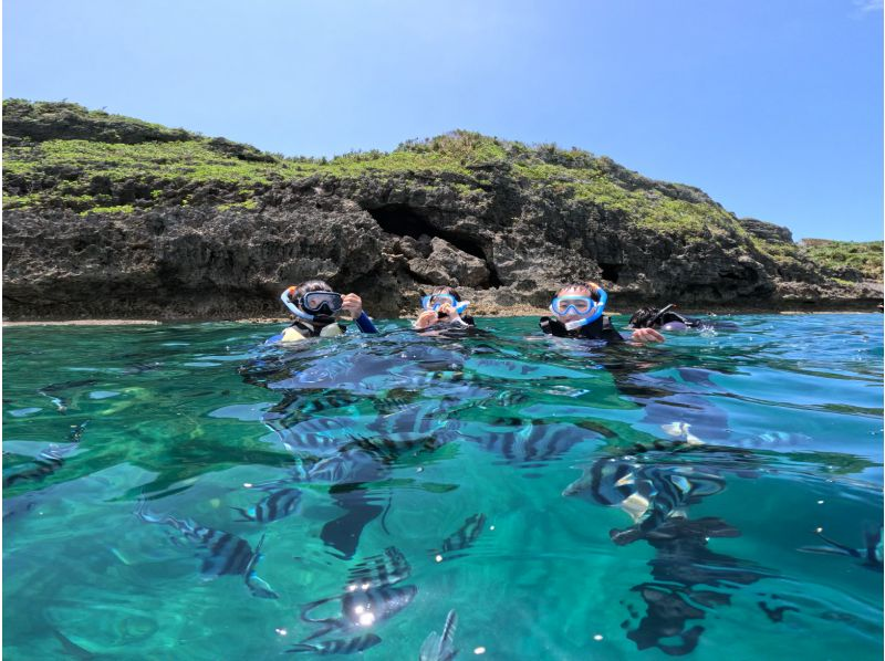 SALE [มีโอกาสสูงที่จะได้ไปถ้ำสีน้ำเงิน] เข้าร่วมแบบมือเปล่า / เช่าเหมาลำส่วนตัว / มีรถรับส่ง / ถ่ายรูป GoPro / ให้เช่าชุดว่ายน้ำ / พนักงานหญิง / ไม่มีอุบัติเหตุの紹介画像