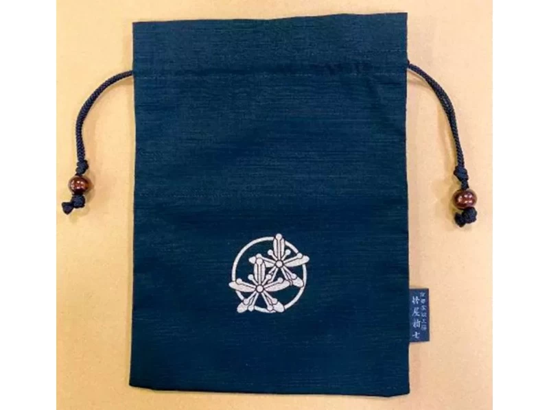 [Kyoto/Karasuma] Kyoto Family Crest Studio Hiragiya Shinshichi - Experience making accessories with family crests and flower crests of Sengoku military commanders (workshop)の紹介画像